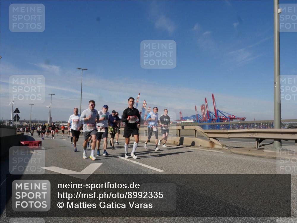 03.10.2025 - Köhlbrandbrückenlauf Matties Gatica Varas http://msf.ph/oto/8992335 03.10.2025 12:44:08 Position 2 18 meine-sportfotos.de