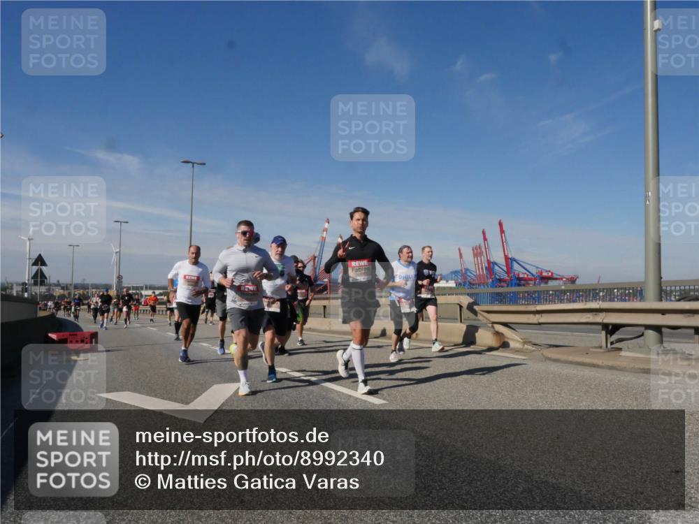 03.10.2025 - Köhlbrandbrückenlauf Matties Gatica Varas http://msf.ph/oto/8992340 03.10.2025 12:44:09 Position 2 118 meine-sportfotos.de