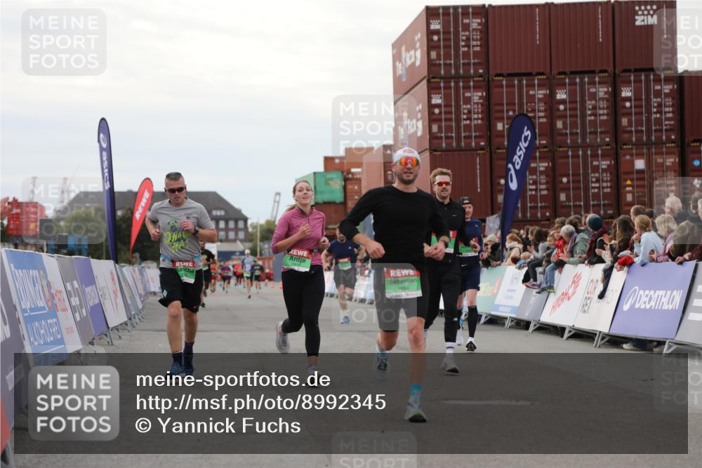 03.10.2025 - Köhlbrandbrückenlauf Yannick Fuchs http://msf.ph/oto/8992345 03.10.2025 16:03:28 Ziel 7013, 7094, 7224, 7284, 7418, 7485, 9103, 9632 meine-sportfotos.de