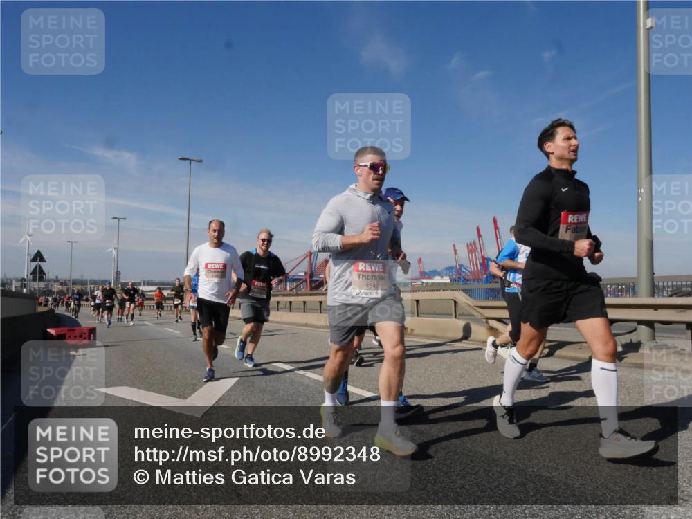 03.10.2025 - Köhlbrandbrückenlauf Matties Gatica Varas http://msf.ph/oto/8992348 03.10.2025 12:44:10 Position 2 4547 meine-sportfotos.de