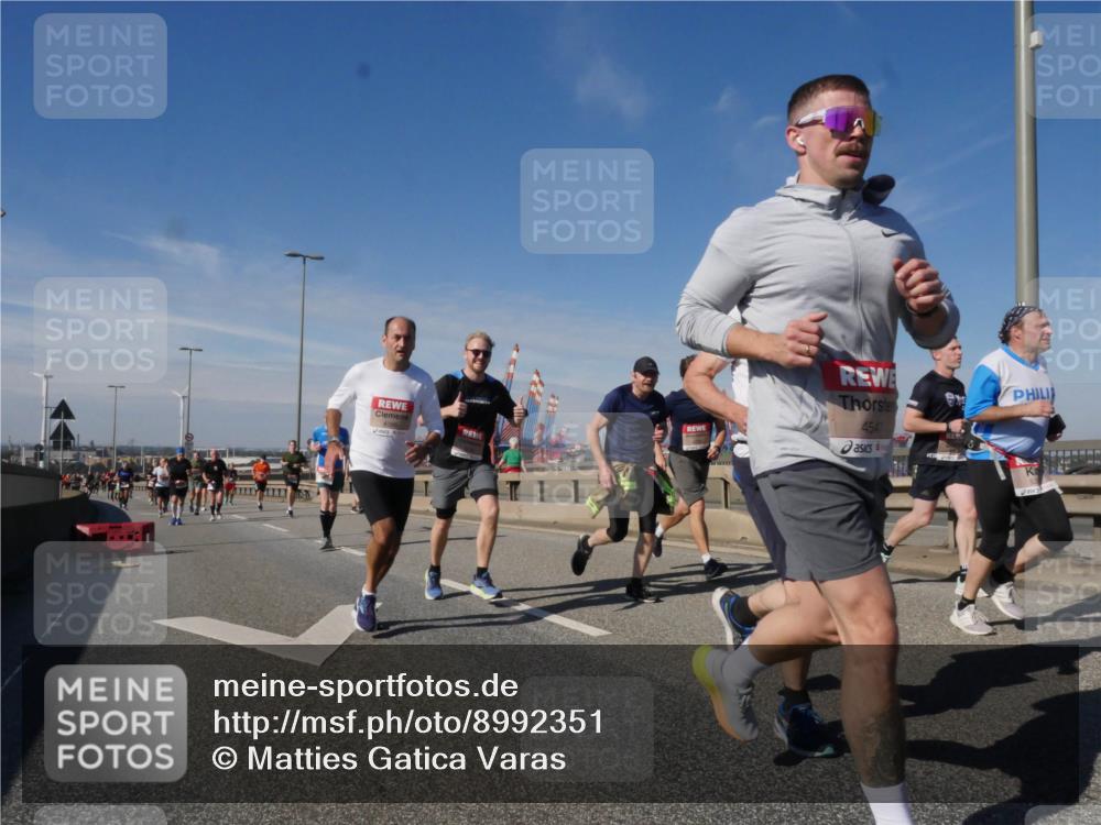 03.10.2025 - Köhlbrandbrückenlauf Matties Gatica Varas http://msf.ph/oto/8992351 03.10.2025 12:44:10 Position 2 4547 meine-sportfotos.de