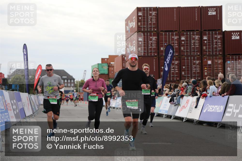 03.10.2025 - Köhlbrandbrückenlauf Yannick Fuchs http://msf.ph/oto/8992353 03.10.2025 16:03:28 Ziel 7013, 7094, 7224, 7284, 7418, 7485, 9103, 9632 meine-sportfotos.de