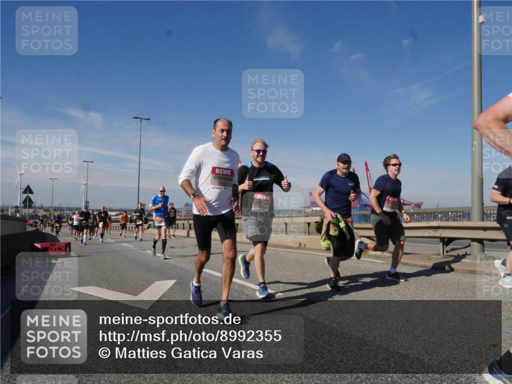 03.10.2025 - Köhlbrandbrückenlauf Matties Gatica Varas http://msf.ph/oto/8992355 03.10.2025 12:44:11 Position 2 4386 meine-sportfotos.de