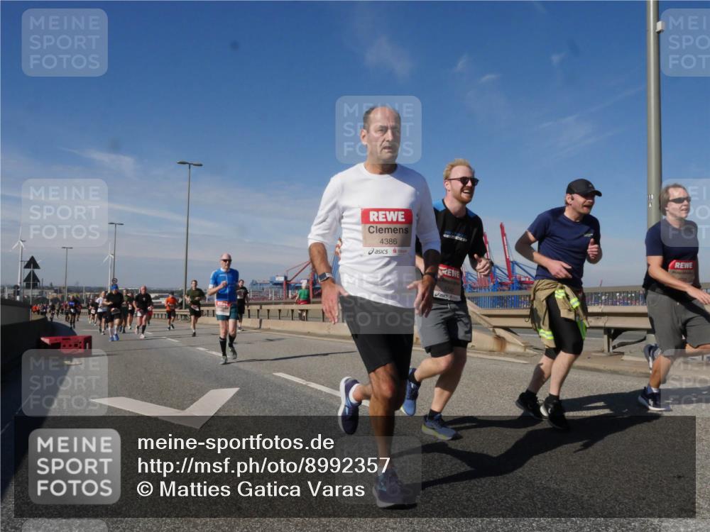 03.10.2025 - Köhlbrandbrückenlauf Matties Gatica Varas http://msf.ph/oto/8992357 03.10.2025 12:44:11 Position 2 4386, 118 meine-sportfotos.de