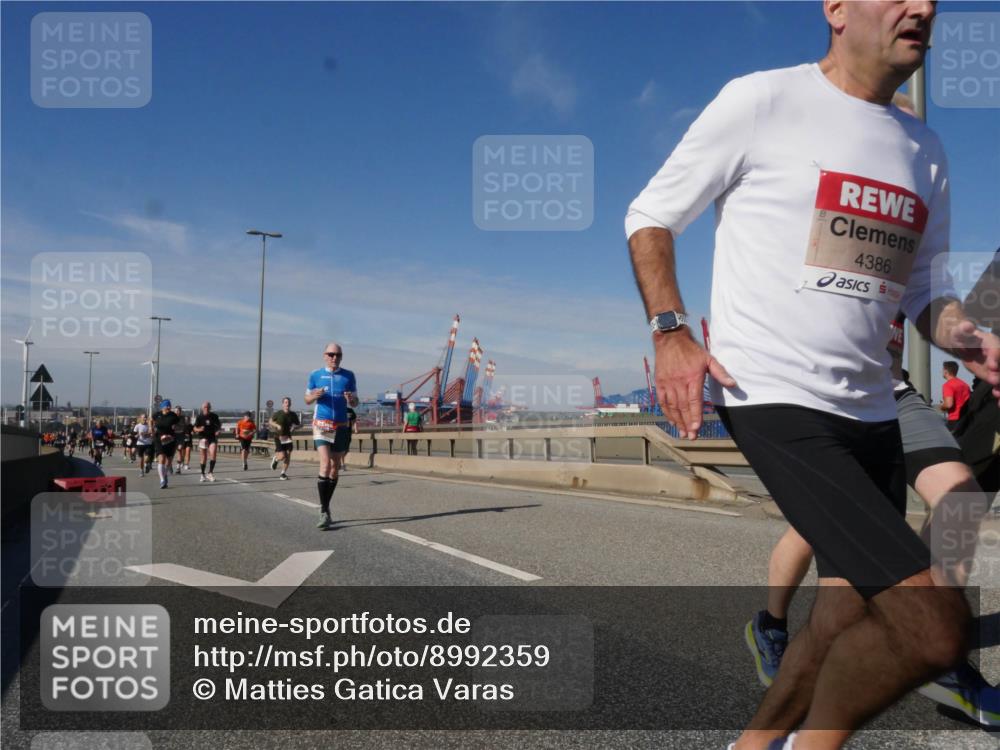 03.10.2025 - Köhlbrandbrückenlauf Matties Gatica Varas http://msf.ph/oto/8992359 03.10.2025 12:44:12 Position 2 4386 meine-sportfotos.de