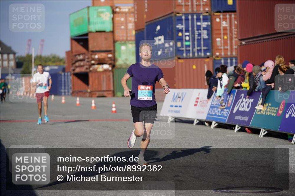 03.10.2025 - Köhlbrandbrückenlauf Michael Burmester http://msf.ph/oto/8992362 03.10.2025 09:51:47 Ziel 3086, 3350, 3809 meine-sportfotos.de