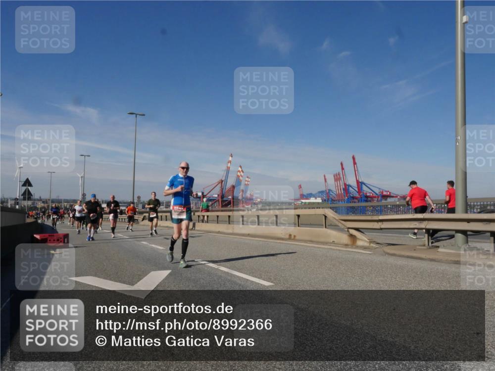 03.10.2025 - Köhlbrandbrückenlauf Matties Gatica Varas http://msf.ph/oto/8992366 03.10.2025 12:44:12 Position 2  meine-sportfotos.de