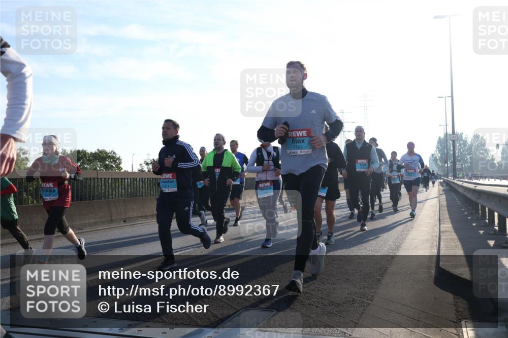 03.10.2025 - Köhlbrandbrückenlauf Luisa Fischer http://msf.ph/oto/8992367 03.10.2025 10:17:51 Position 3 1611, 1505 meine-sportfotos.de