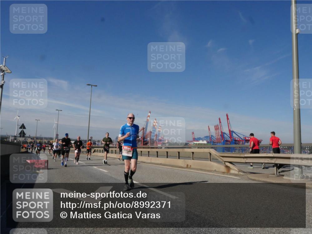 03.10.2025 - Köhlbrandbrückenlauf Matties Gatica Varas http://msf.ph/oto/8992371 03.10.2025 12:44:13 Position 2  meine-sportfotos.de