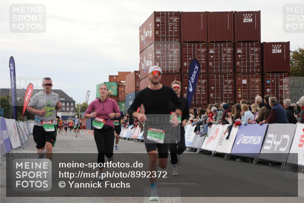 03.10.2025 - Köhlbrandbrückenlauf Yannick Fuchs http://msf.ph/oto/8992372 03.10.2025 16:03:28 Ziel 7013, 7094, 7224, 7284, 7418, 7485, 9103, 9632 meine-sportfotos.de