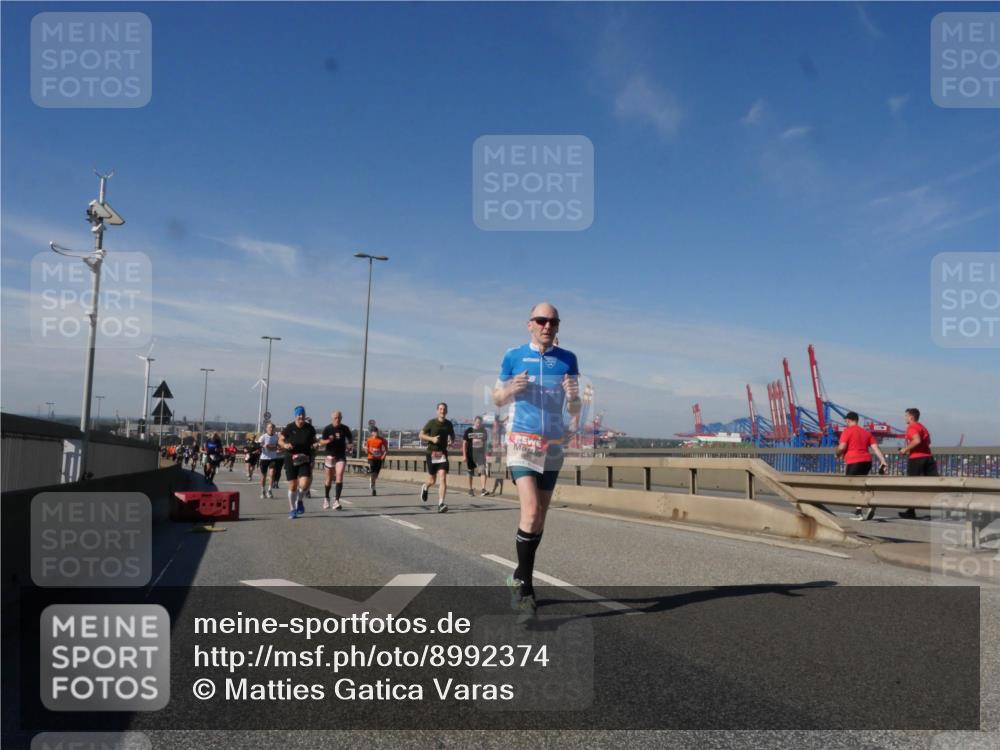 03.10.2025 - Köhlbrandbrückenlauf Matties Gatica Varas http://msf.ph/oto/8992374 03.10.2025 12:44:13 Position 2  meine-sportfotos.de
