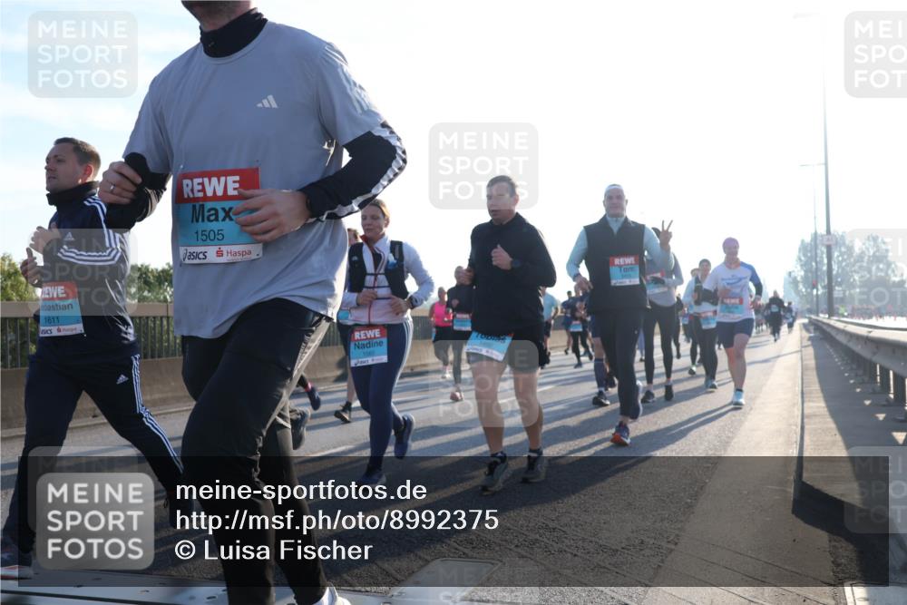 03.10.2025 - Köhlbrandbrückenlauf Luisa Fischer http://msf.ph/oto/8992375 03.10.2025 10:17:52 Position 3 1611, 1505, 1565, 1492 meine-sportfotos.de