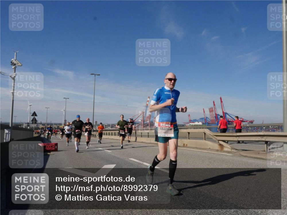 03.10.2025 - Köhlbrandbrückenlauf Matties Gatica Varas http://msf.ph/oto/8992379 03.10.2025 12:44:14 Position 2 4597, 118 meine-sportfotos.de