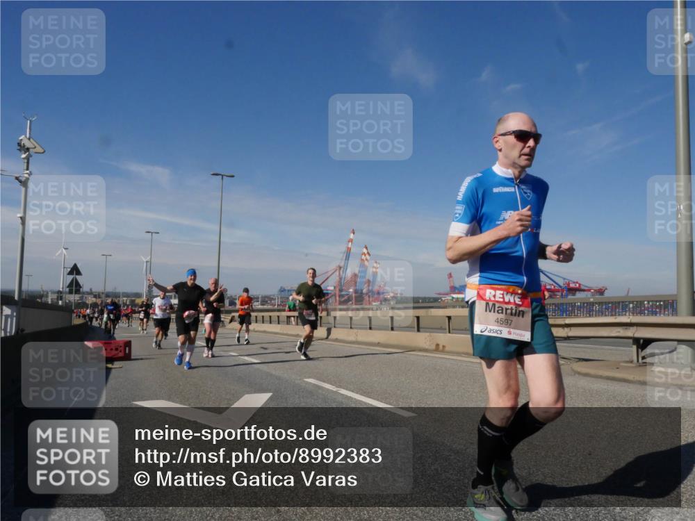 03.10.2025 - Köhlbrandbrückenlauf Matties Gatica Varas http://msf.ph/oto/8992383 03.10.2025 12:44:14 Position 2 4597, 118 meine-sportfotos.de