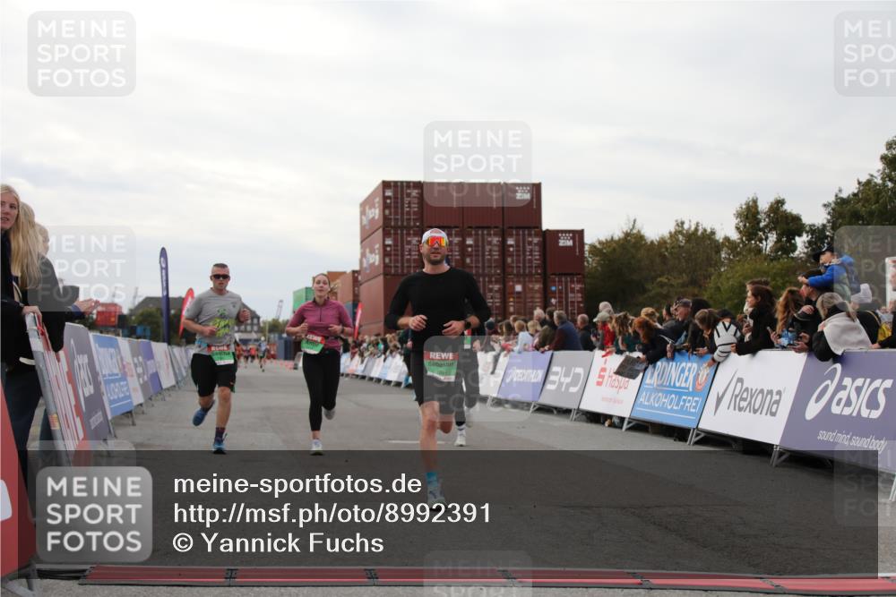 03.10.2025 - Köhlbrandbrückenlauf Yannick Fuchs http://msf.ph/oto/8992391 03.10.2025 16:03:29 Ziel 7013, 7094, 7224, 7284, 7418, 7485, 9103, 9632 meine-sportfotos.de