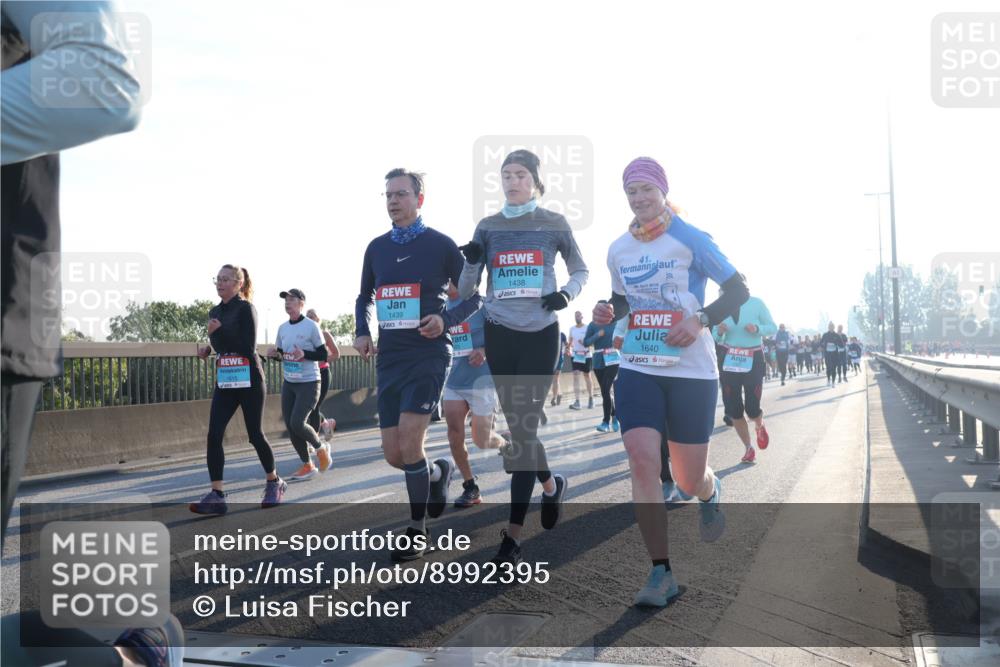 03.10.2025 - Köhlbrandbrückenlauf Luisa Fischer http://msf.ph/oto/8992395 03.10.2025 10:17:54 Position 3 1439, 1438, 41, 2012, 1640 meine-sportfotos.de