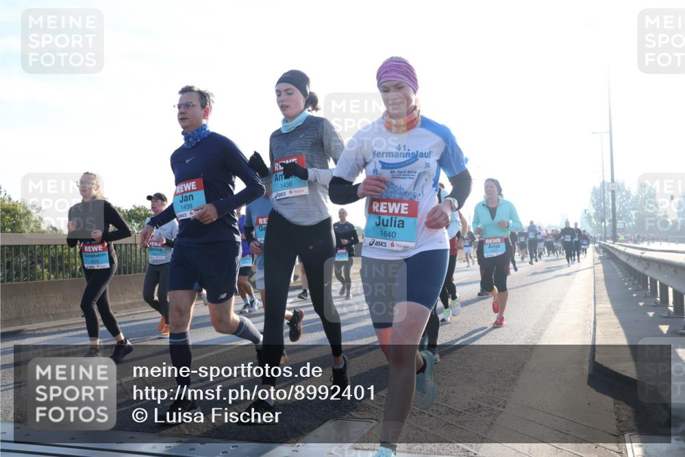 03.10.2025 - Köhlbrandbrückenlauf Luisa Fischer http://msf.ph/oto/8992401 03.10.2025 10:17:54 Position 3 1615, 1439, 20, 41, 29, 2012, 1438, 1640 meine-sportfotos.de