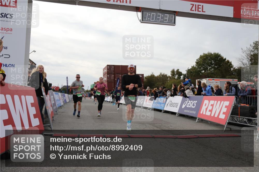 03.10.2025 - Köhlbrandbrückenlauf Yannick Fuchs http://msf.ph/oto/8992409 03.10.2025 16:03:30 Ziel 7013, 7094, 7224, 7284, 7418, 7485, 9103, 9632 meine-sportfotos.de