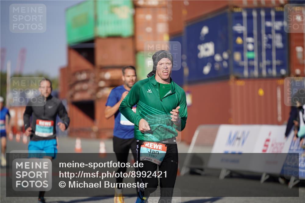 03.10.2025 - Köhlbrandbrückenlauf Michael Burmester http://msf.ph/oto/8992421 03.10.2025 09:52:01 Ziel 1026, 1187, 3756 meine-sportfotos.de
