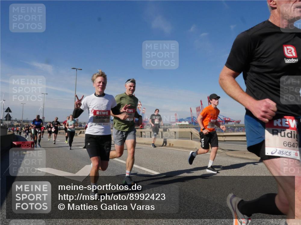 03.10.2025 - Köhlbrandbrückenlauf Matties Gatica Varas http://msf.ph/oto/8992423 03.10.2025 12:44:19 Position 2 4358, 6647 meine-sportfotos.de