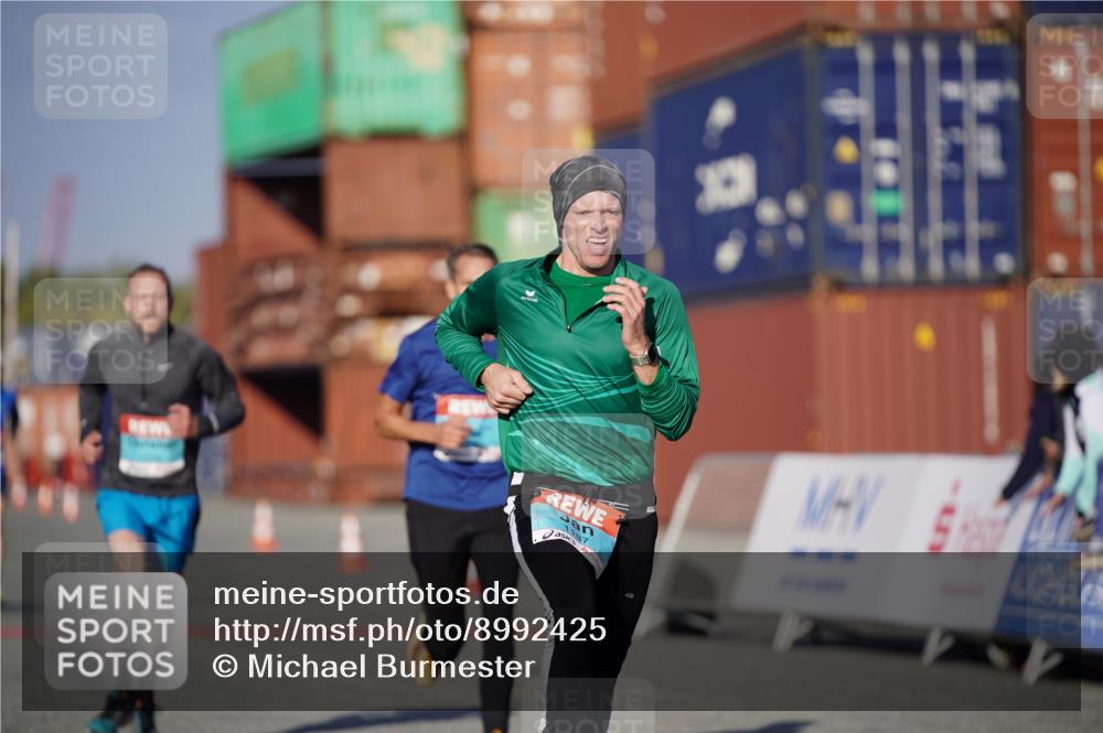 03.10.2025 - Köhlbrandbrückenlauf Michael Burmester http://msf.ph/oto/8992425 03.10.2025 09:52:01 Ziel 1026, 1187, 3756 meine-sportfotos.de