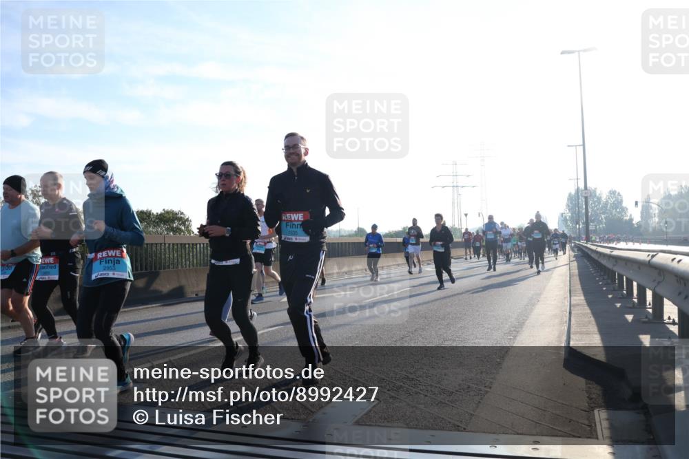 03.10.2025 - Köhlbrandbrückenlauf Luisa Fischer http://msf.ph/oto/8992427 03.10.2025 10:17:57 Position 3 23, 2953, 1535, 00 meine-sportfotos.de