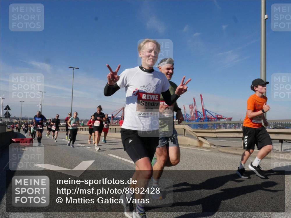 03.10.2025 - Köhlbrandbrückenlauf Matties Gatica Varas http://msf.ph/oto/8992428 03.10.2025 12:44:19 Position 2 11111, 4358, 803 meine-sportfotos.de