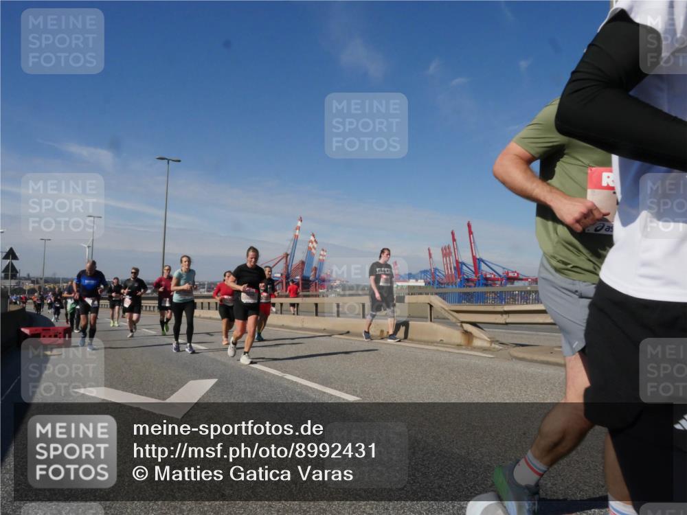 03.10.2025 - Köhlbrandbrückenlauf Matties Gatica Varas http://msf.ph/oto/8992431 03.10.2025 12:44:20 Position 2  meine-sportfotos.de