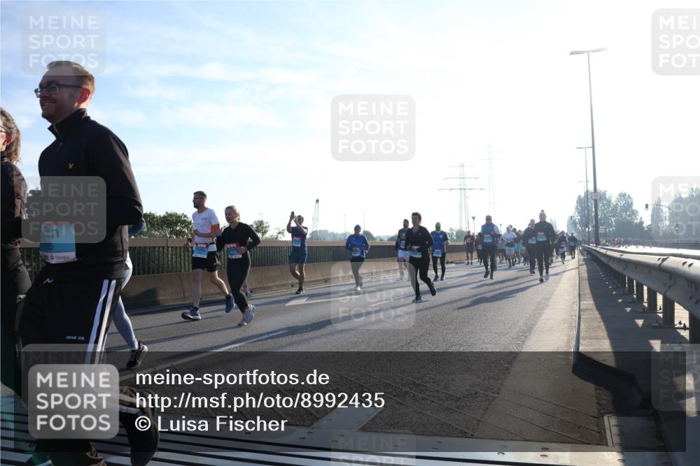 03.10.2025 - Köhlbrandbrückenlauf Luisa Fischer http://msf.ph/oto/8992435 03.10.2025 10:17:57 Position 3 00 meine-sportfotos.de