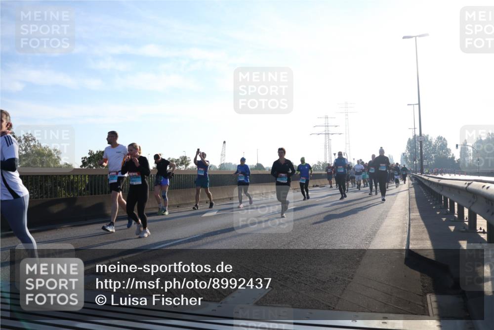 03.10.2025 - Köhlbrandbrückenlauf Luisa Fischer http://msf.ph/oto/8992437 03.10.2025 10:17:58 Position 3 00 meine-sportfotos.de
