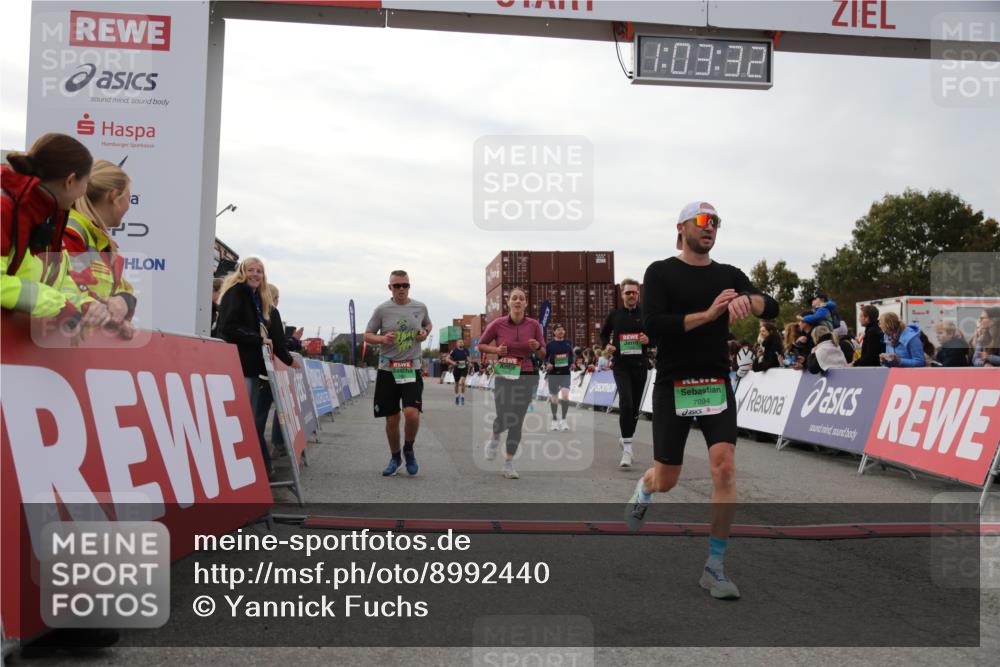 03.10.2025 - Köhlbrandbrückenlauf Yannick Fuchs http://msf.ph/oto/8992440 03.10.2025 16:03:30 Ziel 7013, 7094, 7224, 7284, 7418, 7485, 9103, 9632 meine-sportfotos.de