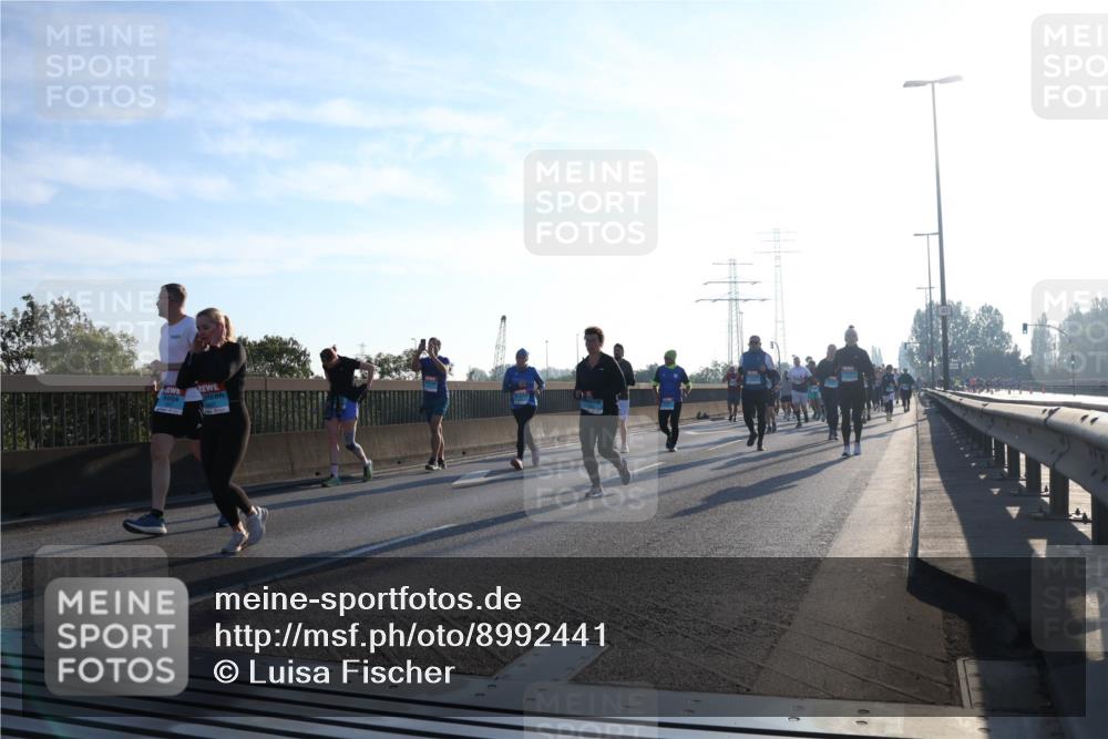 03.10.2025 - Köhlbrandbrückenlauf Luisa Fischer http://msf.ph/oto/8992441 03.10.2025 10:17:58 Position 3 00, 00 meine-sportfotos.de