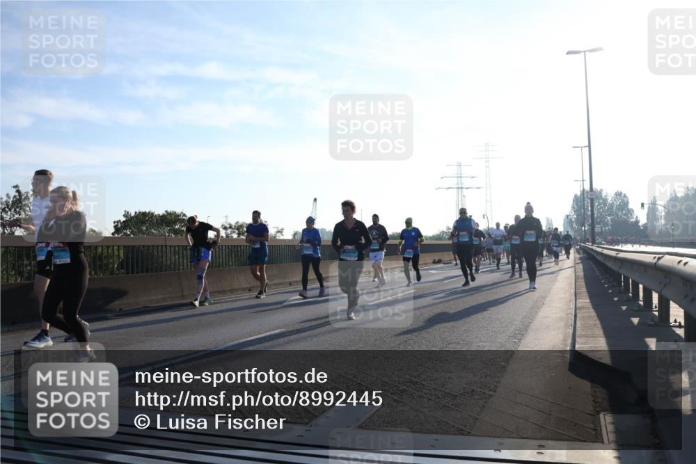 03.10.2025 - Köhlbrandbrückenlauf Luisa Fischer http://msf.ph/oto/8992445 03.10.2025 10:17:58 Position 3 00, 00 meine-sportfotos.de