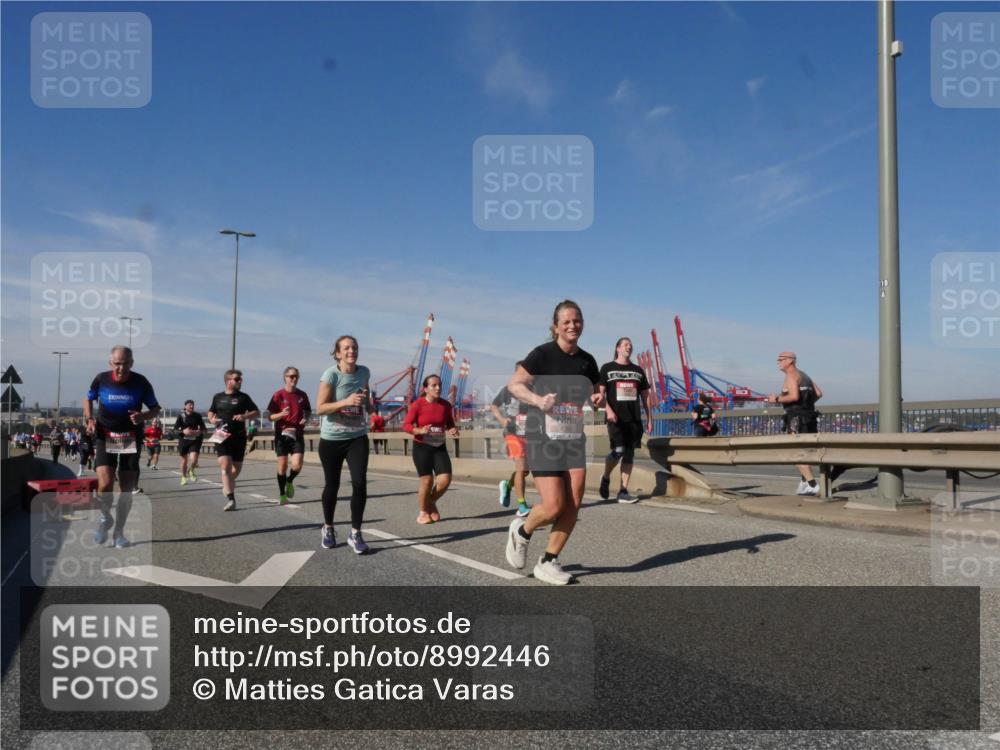 03.10.2025 - Köhlbrandbrückenlauf Matties Gatica Varas http://msf.ph/oto/8992446 03.10.2025 12:44:21 Position 2  meine-sportfotos.de