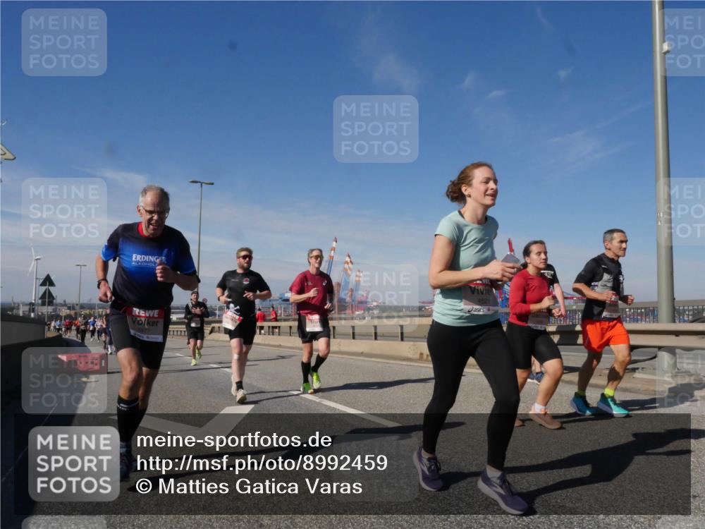03.10.2025 - Köhlbrandbrückenlauf Matties Gatica Varas http://msf.ph/oto/8992459 03.10.2025 12:44:22 Position 2 4521 meine-sportfotos.de