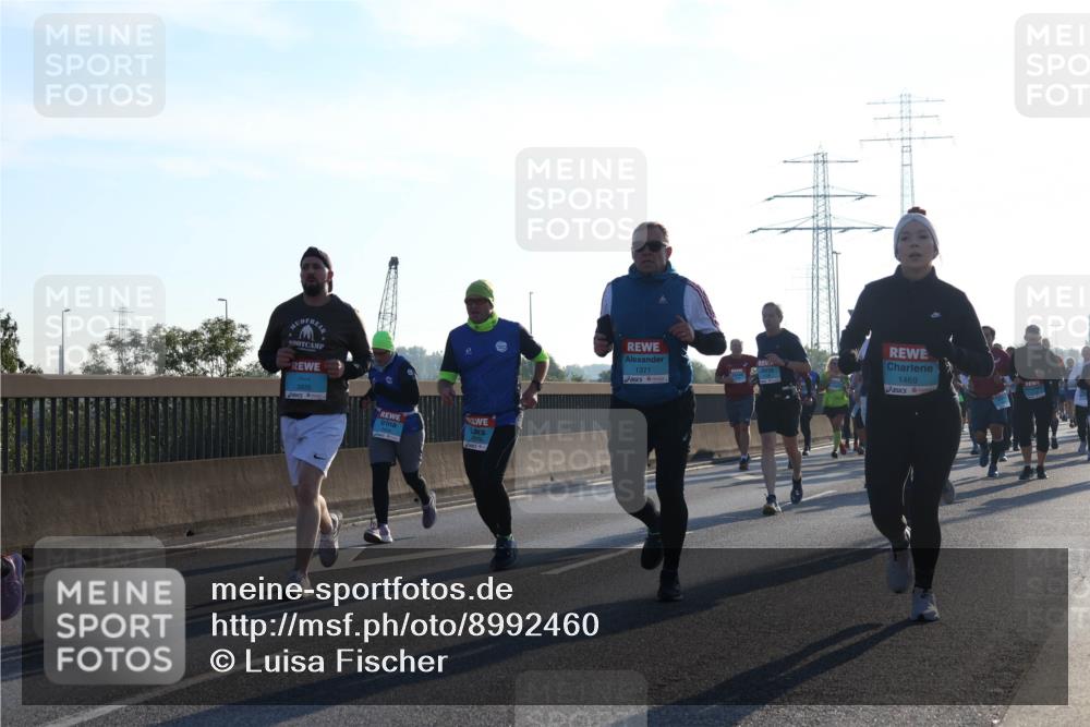 03.10.2025 - Köhlbrandbrückenlauf Luisa Fischer http://msf.ph/oto/8992460 03.10.2025 10:18:00 Position 3 3835, 1371, 1469 meine-sportfotos.de