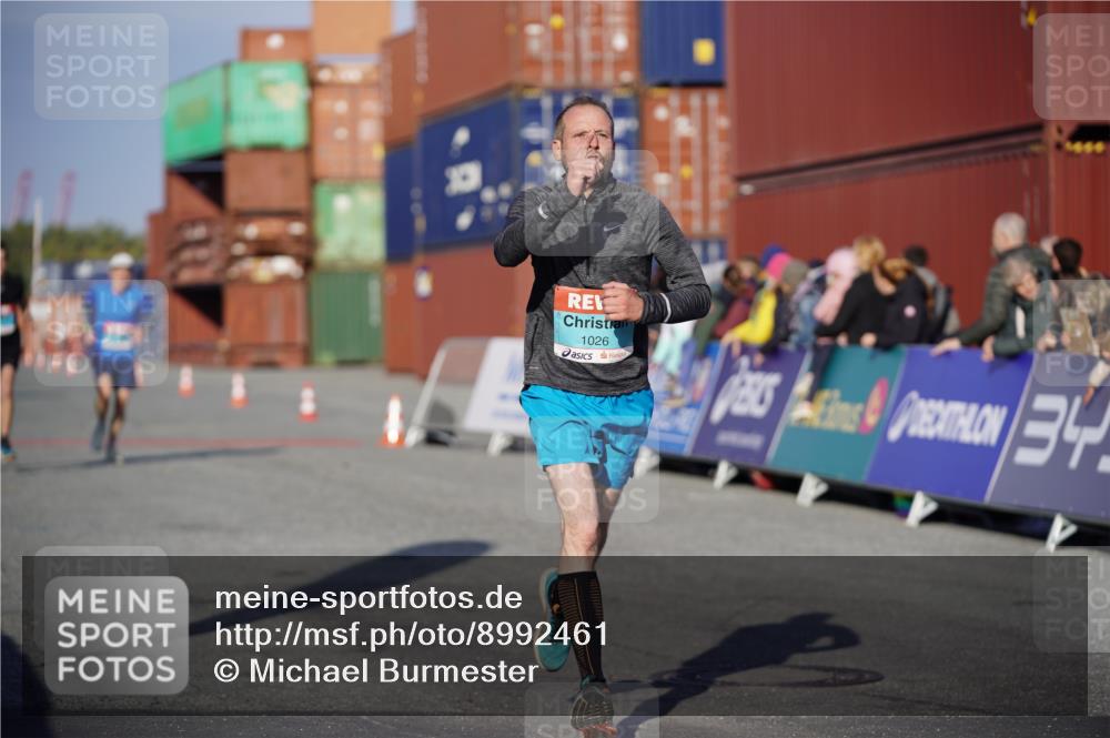 03.10.2025 - Köhlbrandbrückenlauf Michael Burmester http://msf.ph/oto/8992461 03.10.2025 09:52:03 Ziel 1026, 1187, 2722, 3248, 3756 meine-sportfotos.de