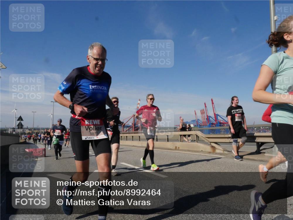 03.10.2025 - Köhlbrandbrückenlauf Matties Gatica Varas http://msf.ph/oto/8992464 03.10.2025 12:44:23 Position 2 5977 meine-sportfotos.de