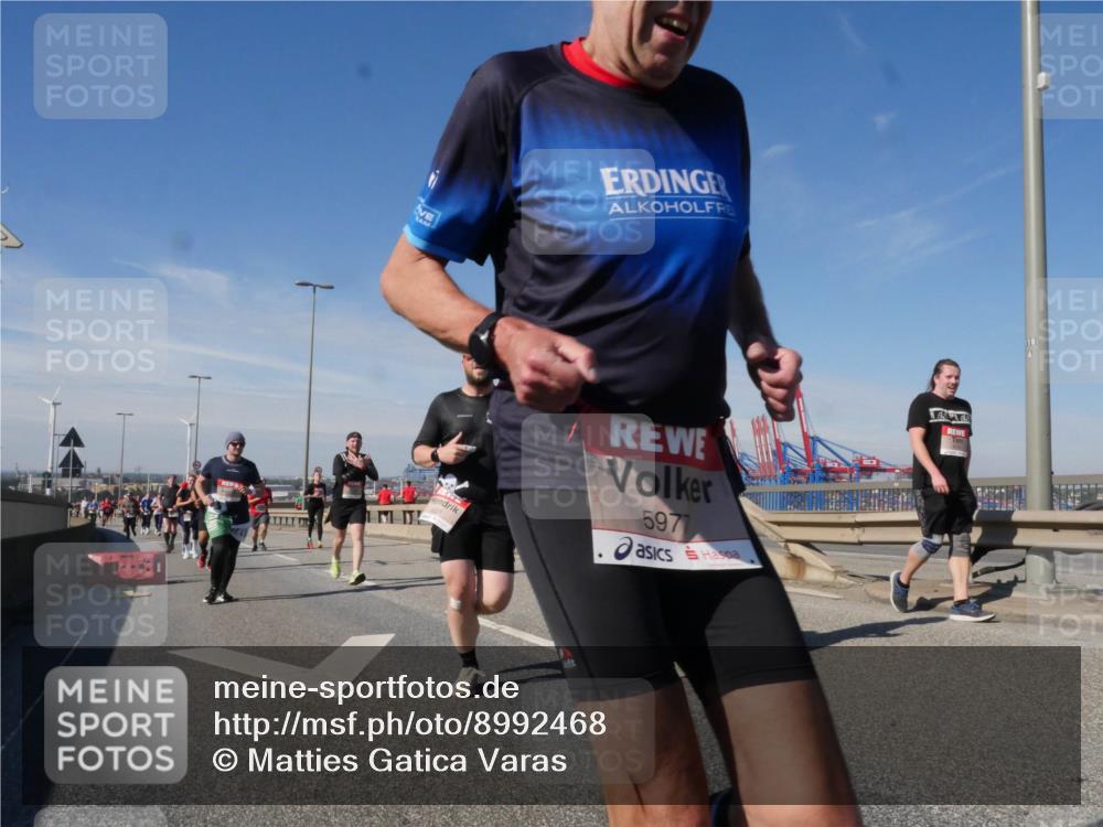 03.10.2025 - Köhlbrandbrückenlauf Matties Gatica Varas http://msf.ph/oto/8992468 03.10.2025 12:44:23 Position 2 5977 meine-sportfotos.de