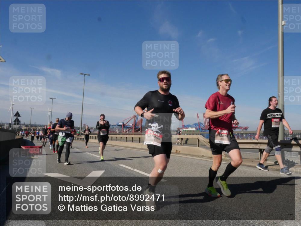 03.10.2025 - Köhlbrandbrückenlauf Matties Gatica Varas http://msf.ph/oto/8992471 03.10.2025 12:44:24 Position 2 6021, 4382 meine-sportfotos.de