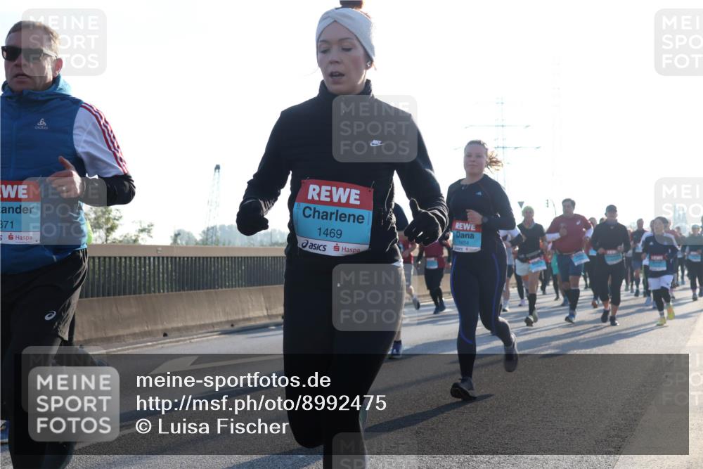 03.10.2025 - Köhlbrandbrückenlauf Luisa Fischer http://msf.ph/oto/8992475 03.10.2025 10:18:01 Position 3 371, 5, 1469, 1654 meine-sportfotos.de