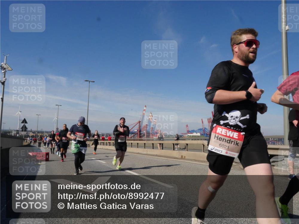 03.10.2025 - Köhlbrandbrückenlauf Matties Gatica Varas http://msf.ph/oto/8992477 03.10.2025 12:44:24 Position 2 6021 meine-sportfotos.de