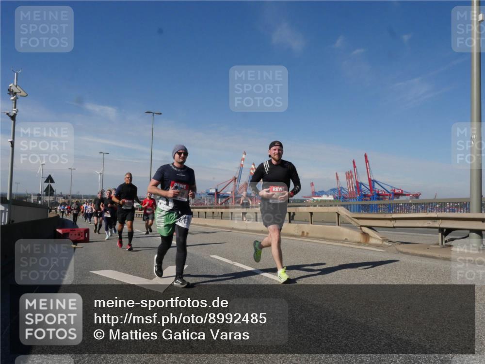 03.10.2025 - Köhlbrandbrückenlauf Matties Gatica Varas http://msf.ph/oto/8992485 03.10.2025 12:44:25 Position 2 111 meine-sportfotos.de