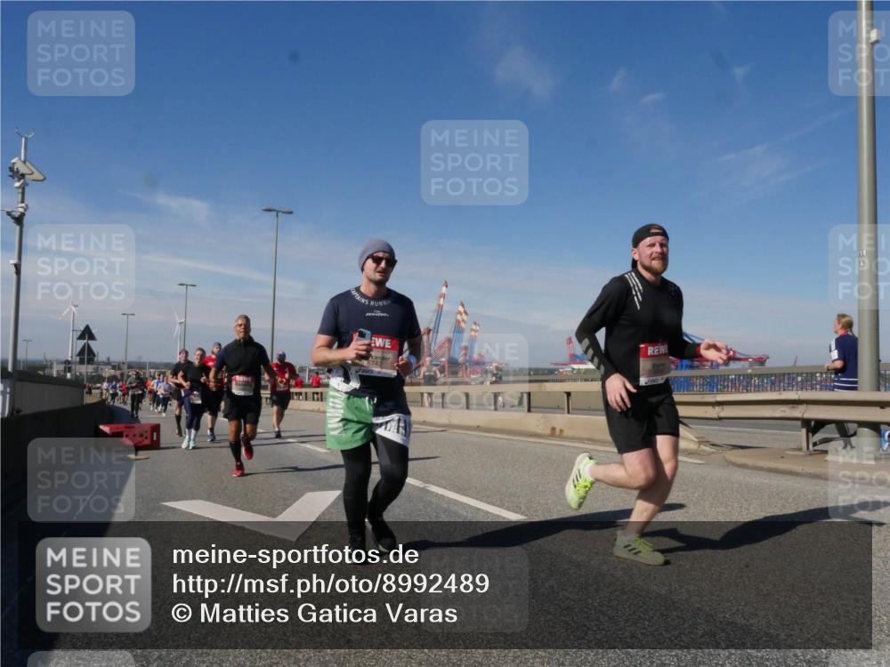 03.10.2025 - Köhlbrandbrückenlauf Matties Gatica Varas http://msf.ph/oto/8992489 03.10.2025 12:44:26 Position 2 6742 meine-sportfotos.de