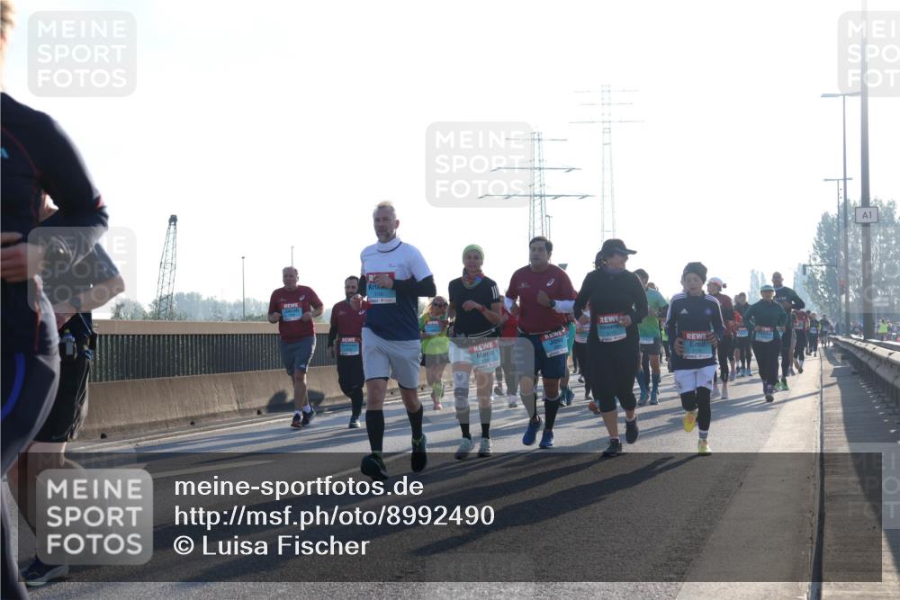 03.10.2025 - Köhlbrandbrückenlauf Luisa Fischer http://msf.ph/oto/8992490 03.10.2025 10:18:03 Position 3 3166, 3175, 3178, 1 meine-sportfotos.de