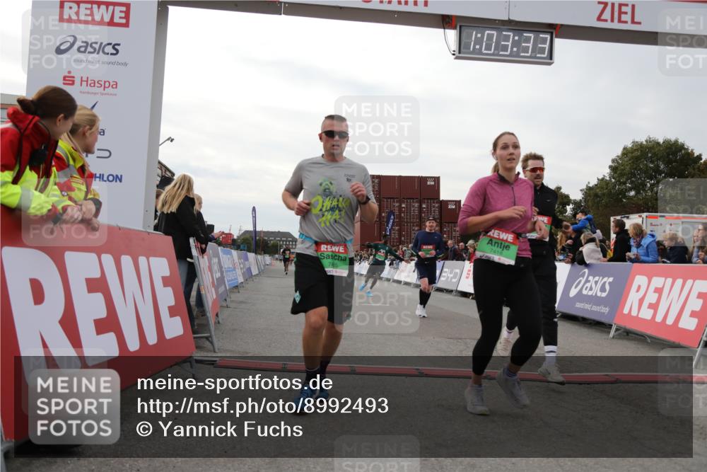03.10.2025 - Köhlbrandbrückenlauf Yannick Fuchs http://msf.ph/oto/8992493 03.10.2025 16:03:31 Ziel 7094, 7224, 7284, 7418, 7485, 9103, 9632, 9666 meine-sportfotos.de