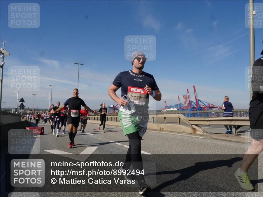 03.10.2025 - Köhlbrandbrückenlauf Matties Gatica Varas http://msf.ph/oto/8992494 03.10.2025 12:44:26 Position 2 6742 meine-sportfotos.de