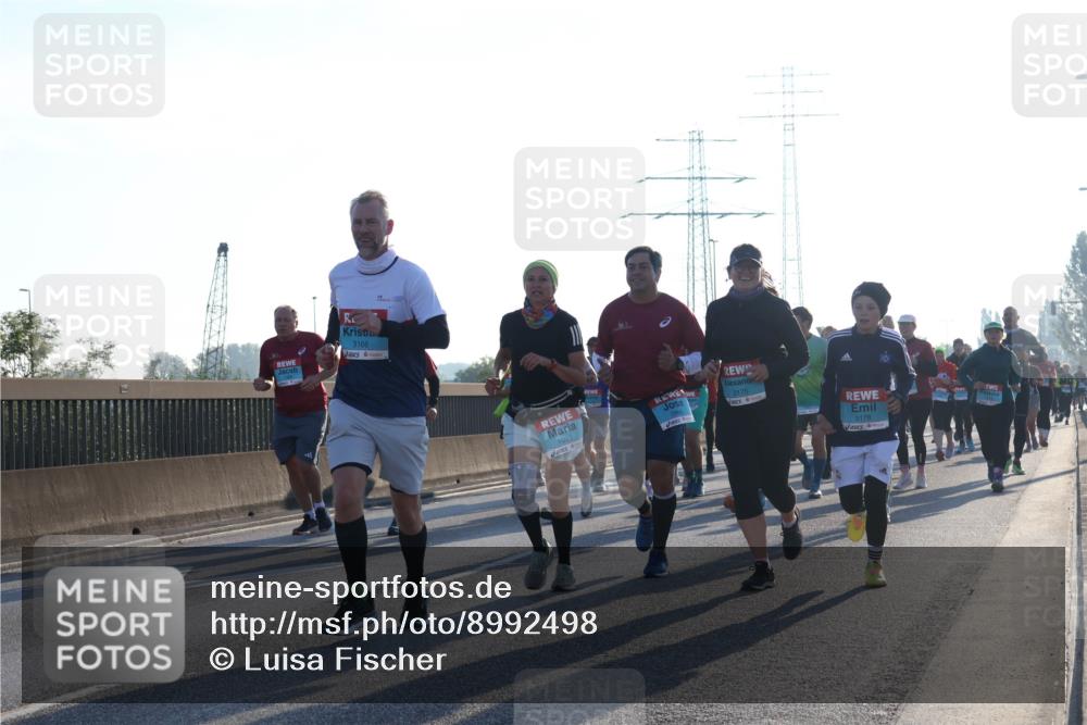 03.10.2025 - Köhlbrandbrückenlauf Luisa Fischer http://msf.ph/oto/8992498 03.10.2025 10:18:04 Position 3 3166, 1093, 3175, 3178 meine-sportfotos.de
