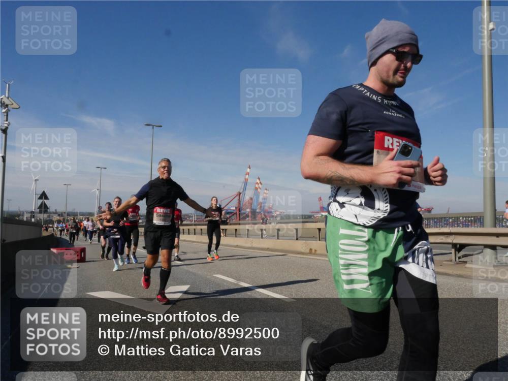 03.10.2025 - Köhlbrandbrückenlauf Matties Gatica Varas http://msf.ph/oto/8992500 03.10.2025 12:44:27 Position 2  meine-sportfotos.de