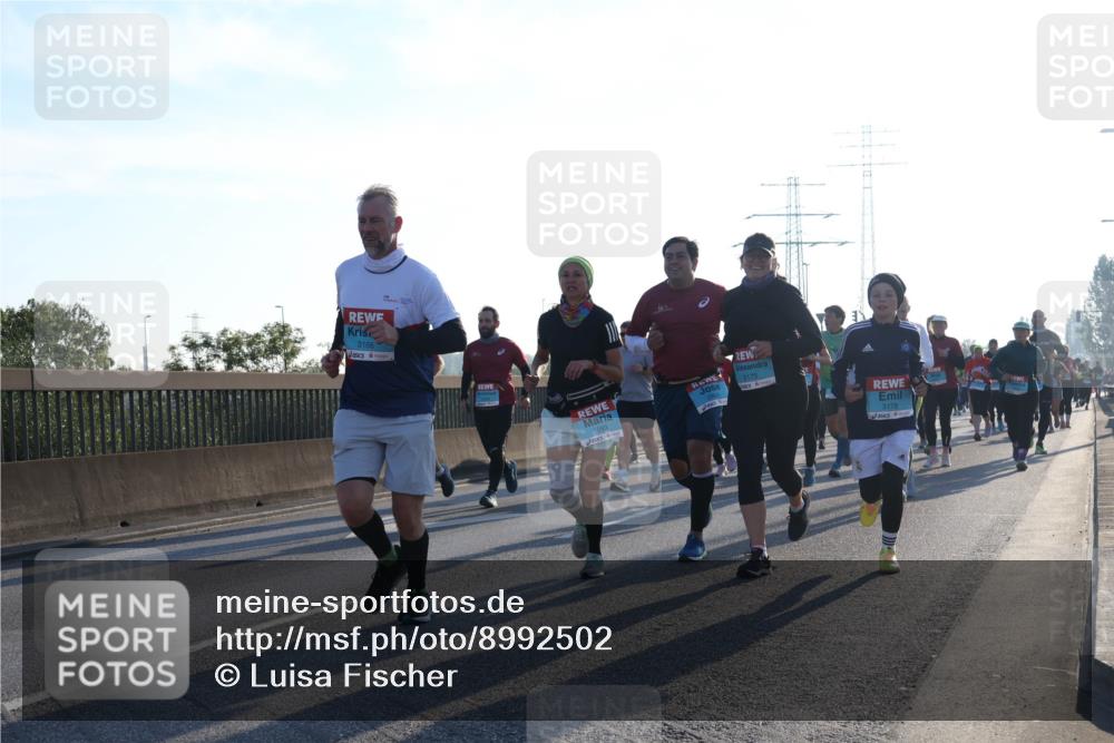 03.10.2025 - Köhlbrandbrückenlauf Luisa Fischer http://msf.ph/oto/8992502 03.10.2025 10:18:04 Position 3 3166, 1093, 3175, 3178 meine-sportfotos.de